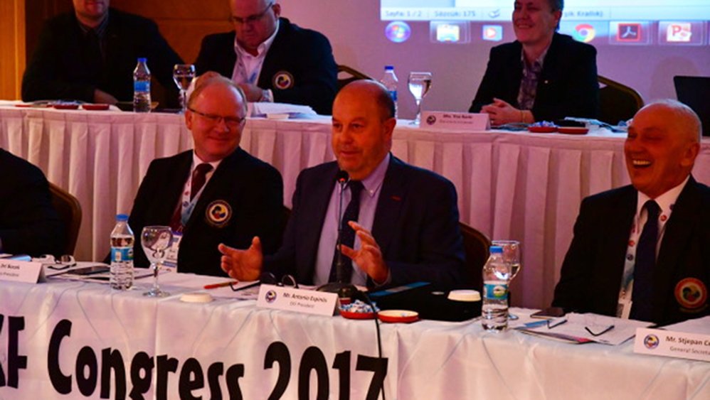 Антонио Эспинос президент EKF и Конгресс Европейской федерации каратэ