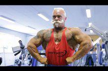 71-летний пенсионер демонстрирует свою физическую форму