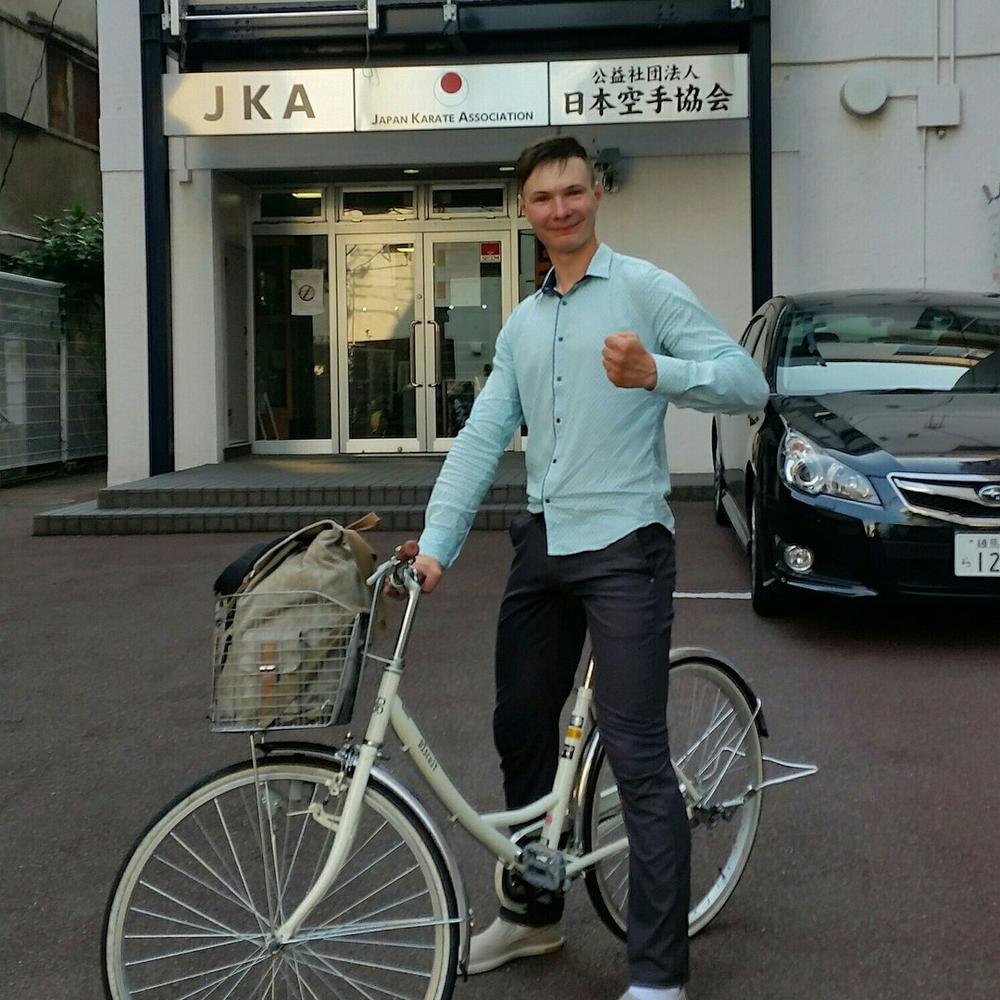 Дмитрий Осика и велосипед в Токио