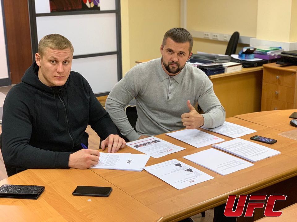 Сергей Павлович дебют в UFC против Алистара Оверима