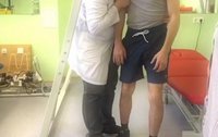 Сломавший шею на борцовском ковре дагестанец заново учится ходить