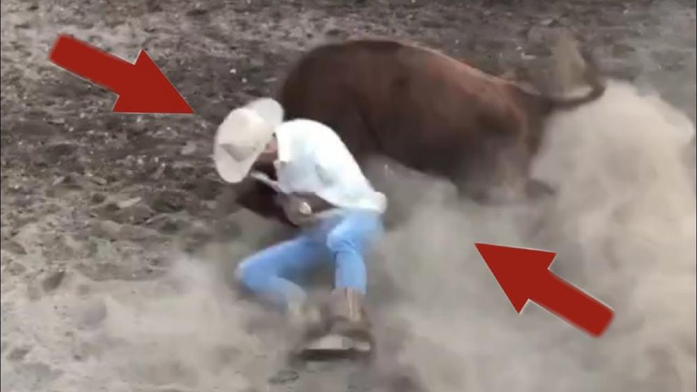 Люк Рокхолд борьба с быком завалил быка на родео
