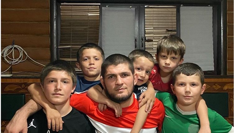Хабиб опубликовал фото с племянниками