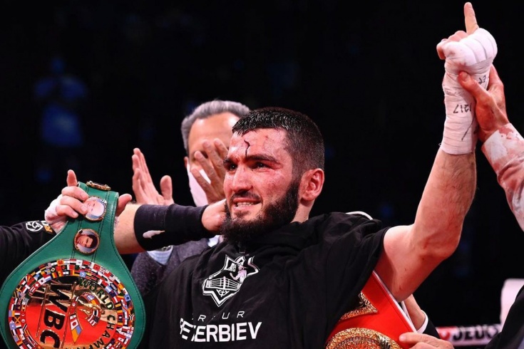 Украинский боксёр считает, что Бетербиеву по силам выиграть у Альвареса