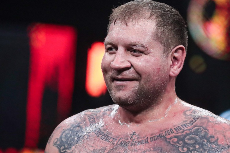 Александр Емельяненко показал, как обливается холодной водой