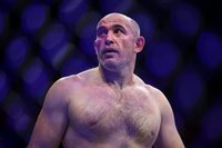 Бикрев: «На Олейника больно смотреть, ему пора завязывать»