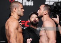 Муслим Салихов уничтожил Андре Фиальо на турнире UFC Fight Night 215