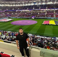 Кадр дня – Хабиб Нурмагомедов на футболе в Катаре+видео