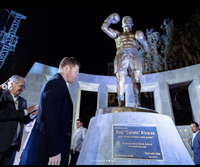 Кадр дня: Сауль «Канело» Альварес и его бронзовая статуя