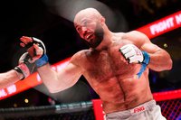 Исмаилов выиграл чемпионский бой у Шлеменко судейским решением - видео