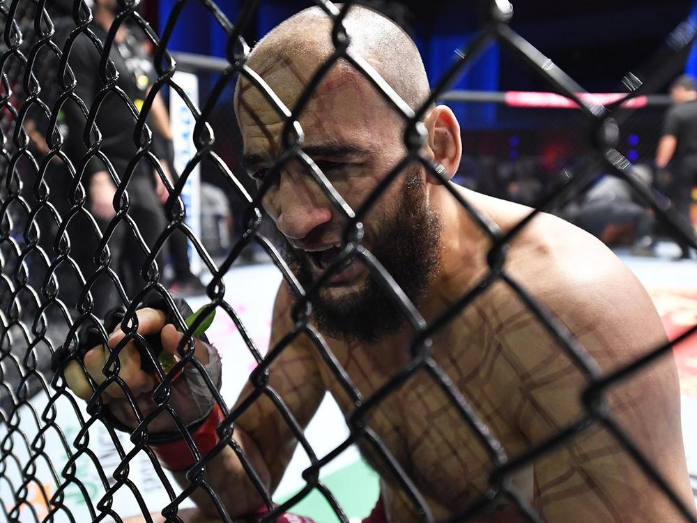 Альберт Дураев проведёт бой с Александром Эрнандесом на UFC 273