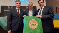 WBC показал книгу о легендарных боях перед матчем Фьюри и Уайта