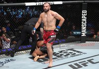 Азамат Мурзаканов финишировал Девина Кларка на UFC on ESPN 41