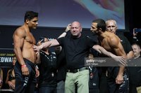 Коста убедительно выиграл у Рокхолда на UFC 278