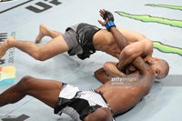 Чимаев уничтожил Холланда в первом раунде на UFC 279
