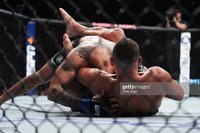 Диас «задушил» Фергюсона в четвертом раунде на UFC 279