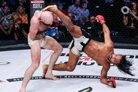 Хендерсон уверенно выиграл у Куилли на Bellator 285 – видео