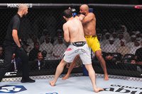 Икрам Алискеров зрелищно разгромил Ворли Алвеса на турнире UFC 294