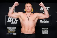 Взвешивание перед турниром UFC 295: Аспиналл оказался немного тяжелее Павловича – видео