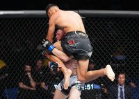 Яир Родригес досрочно победил Джоша Эмметта и стал временным чемпионом UFC в полулёгком весе