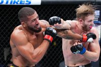  Названы бойцы, получившие бонусы по итогам шоу UFC Fight Night 221