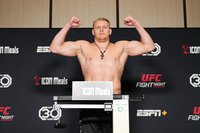 Взвешивание UFC Fight Night 222: Блэйдс оказался тяжелее Павловича – видео