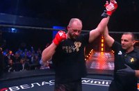 Иван Емельяненко победил по очкам Леденёва в дебютном бою в ММА – видео