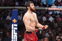 Магомед Анкалаев бросил вызов двум бывшим чемпионам UFC