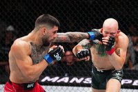 Илия Топурия победил Джоша Эмметта разгромным решением судей на UFC on ABC 5