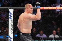 Бывший чемпион UFC оценил перспективы Сергея Павловича в профессиональном боксе
