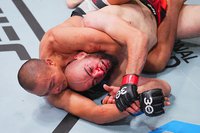 Альберт Дураев проиграл удушающим приемом Парку на турнире UFC on ESPN 49