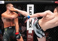 Лучшие моменты турнира UFC on ESPN 48: Стриклэнд vs Магомедов – видео