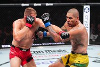 Алекс Перейра выиграл у Яна Блаховича в конкурентном бою на UFC 291