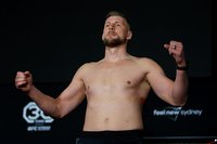 Взвешивание перед UFC 293: Туиваса перевесил Волкова, вес Адесаньи и Стриклэнда почти одинаков – видео
