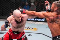 Российский боец UFC Ринат Фахретдинов сразится с Крейгом Джонсом на турнире Karate Combat 45 в Дубае