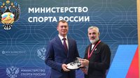 Бувайсар Сайтиев передал свои борцовки в Государственный музей спорта России