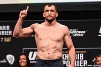 Официально: 40-летний Муслим Салихов выступит на одном турнире UFC с Петром Яном