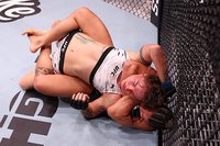 Ирина Алексеева досрочно уступила Беатрис Мексите на UFC Fight Night 261 – видео