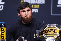 Смотрите видео финальной пресс-конференции участников турнира UFC 320 с русским переводом