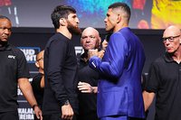 «Нападу, как ненормальный». Магомед Анкалаев обещает финишировать Алекса Перейру в реванше