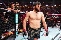 Магомед Анкалаев вышел на реванш с Алексом Перейрой с серьезной травмой – видео