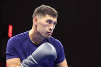 Дмитрий Бивол объяснил, почему бойцы UFC зарабатывают в разы меньше боксёров