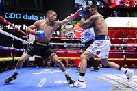 Теофимо Лопес уверенно одолел Арнольда Барбосу и сохранил титул WBO