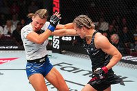 Яна Сантос единогласным решением судей победила экс-чемпионку UFC Тейт