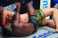 Мухамед Берхамов досрочно проиграл Кендли Сент-Луису на PFL World Tournament 5 – видео