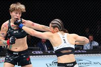 Ирина Алексеева разгромно уступила Клаудии Сигуле на турнире UFC в Баку