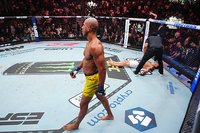 Стали известны обладатели бонусов по итогам турнира UFC 317