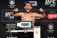 Результаты и видео взвешивания участников турнира UFC 316: Двалишвили vs. О’Мэлли 2 – видео