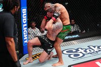 Энтони Эрнандес финишировал Романа Долидзе в главном событии турнира UFC on ESPN 72 – видео