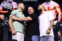  Смотрите видео финальной пресс-конференции участников турнира UFC 319 с русским переводом